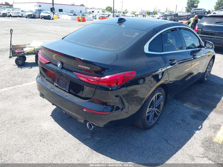 2024 BMW 2er VIN WBA53AK07R7N15370 IAAI salvage auction — LEFT SIDE, Salvage Title, sold $25 on 2026-07-29 (photo 4)