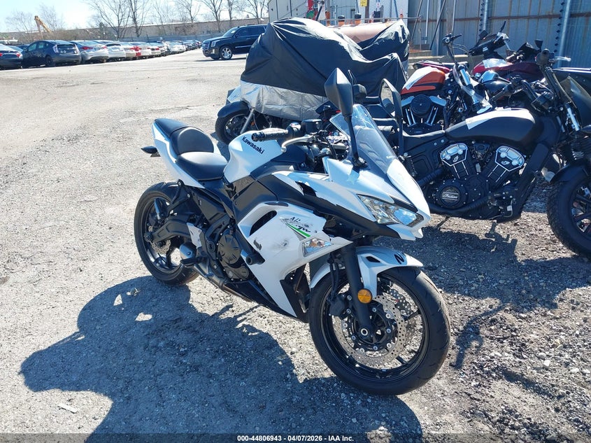2020 Kawasaki Ninja VIN ML5EXEN18LDA11516 IAAI salvage auction — RIGHT FRONT, Salvage (Illinois), sold $1,600 on 2026-07-28 (photo 1)