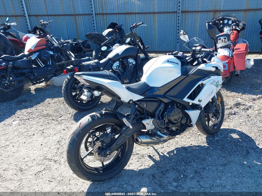 2020 Kawasaki Ninja VIN ML5EXEN18LDA11516 IAAI salvage auction — RIGHT FRONT, Salvage (Illinois), sold $1,600 on 2026-07-28 (photo 4)