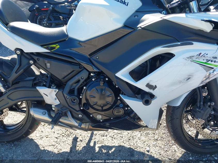 2020 Kawasaki Ninja VIN ML5EXEN18LDA11516 IAAI salvage auction — RIGHT FRONT, Salvage (Illinois), sold $1,600 on 2026-07-28 (photo 8)