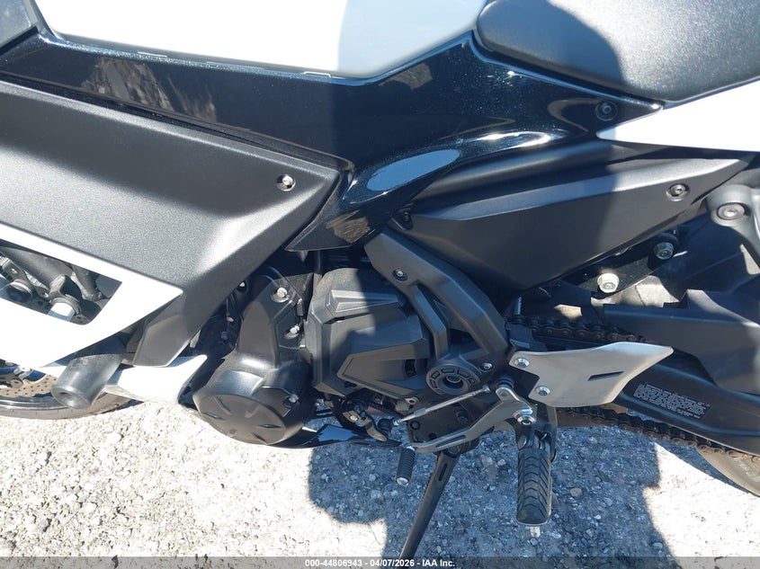 2020 Kawasaki Ninja VIN ML5EXEN18LDA11516 IAAI salvage auction — RIGHT FRONT, Salvage (Illinois), sold $1,600 on 2026-07-28 (photo 9)