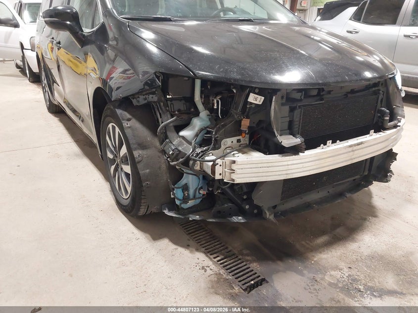 2024 Chrysler Pacifica VIN 2C4RC1S77RR188467 IAAI salvage auction — FRONT END, Enterprise Vehicles Clear Only (California), sold $11,900 on 2026-08-01 (photo 6)