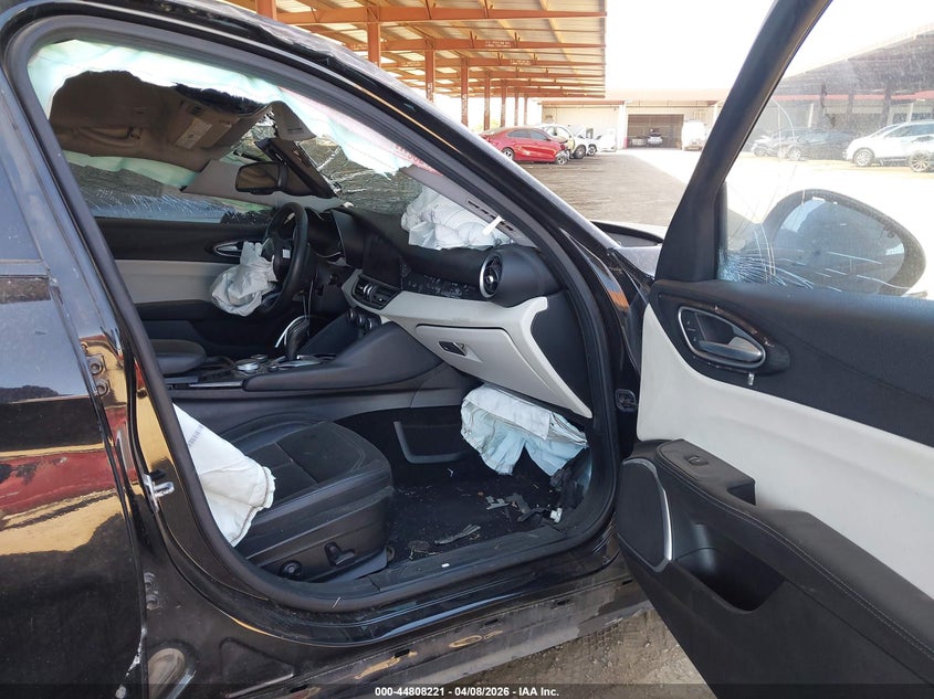 2020 Alfa romeo Giulia VIN ZARFAMAN6L7624976 IAAI salvage auction — ROLLOVER, Salvage Title, sold $300 on 2026-07-14 (photo 5)
