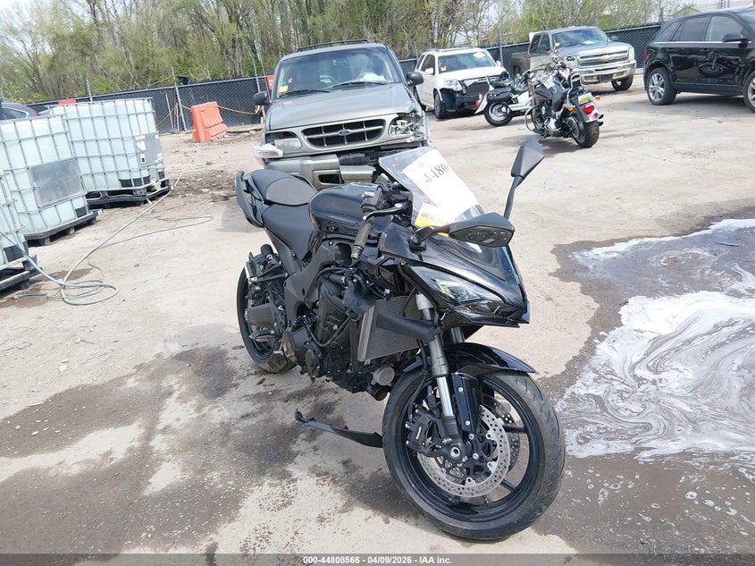 2025 Kawasaki Zx VIN JKAZXBH12SA001735 IAAI salvage auction — RIGHT SIDE, Salvage Title, sold $2,200 on 2026-07-29 (photo 1)