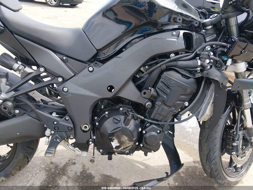 2025 Kawasaki Zx VIN JKAZXBH12SA001735 IAAI salvage auction — RIGHT SIDE, Salvage Title, sold $2,200 on 2026-07-29 (photo 8)