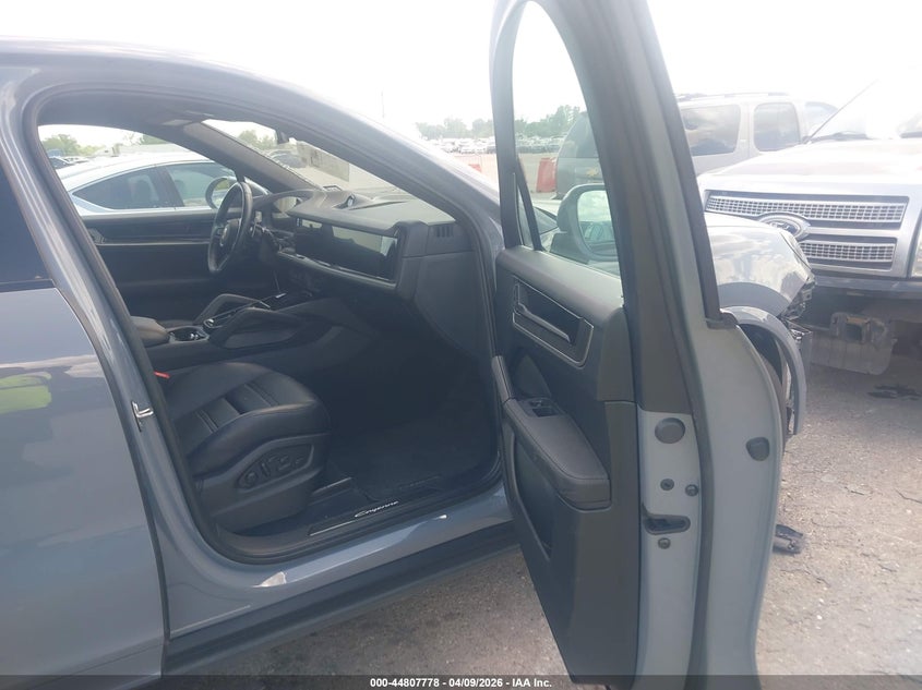 2024 Porsche Cayenne coupe VIN WP1BA2AY8RDA50512 IAAI salvage auction — FRONT END, Original (Texas), sold $58,225 on 2026-07-06 (photo 5)