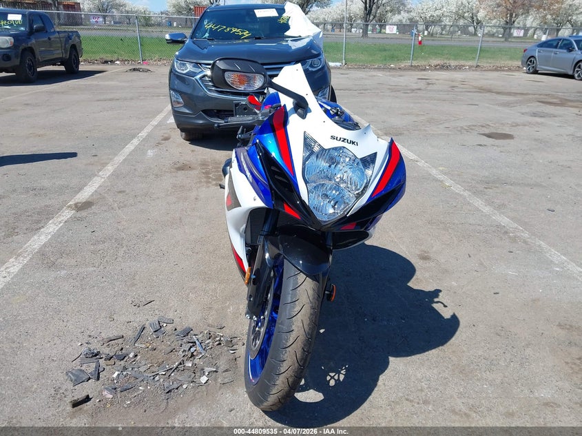 2026 Suzuki Gsx-r VIN JS1GN7FAXT7100895 IAAI salvage auction — FRONT & REAR, Salvage Title, sold $3,550 on 2026-07-21 (photo 5)