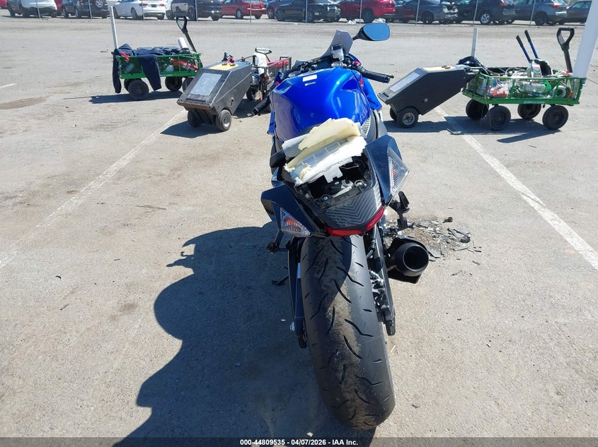 2026 Suzuki Gsx-r VIN JS1GN7FAXT7100895 IAAI salvage auction — FRONT & REAR, Salvage Title, sold $3,550 on 2026-07-21 (photo 6)