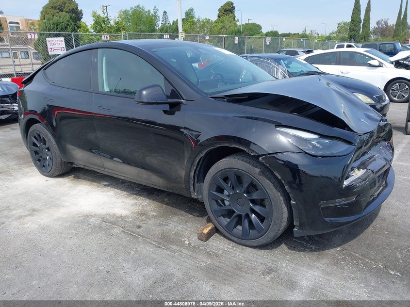 2024 Tesla Model y VIN 7SAYGDED2RF054631 IAAI salvage auction — FRONT END, Salvage Title, sold $7,800 on 2026-07-24 (photo 1)