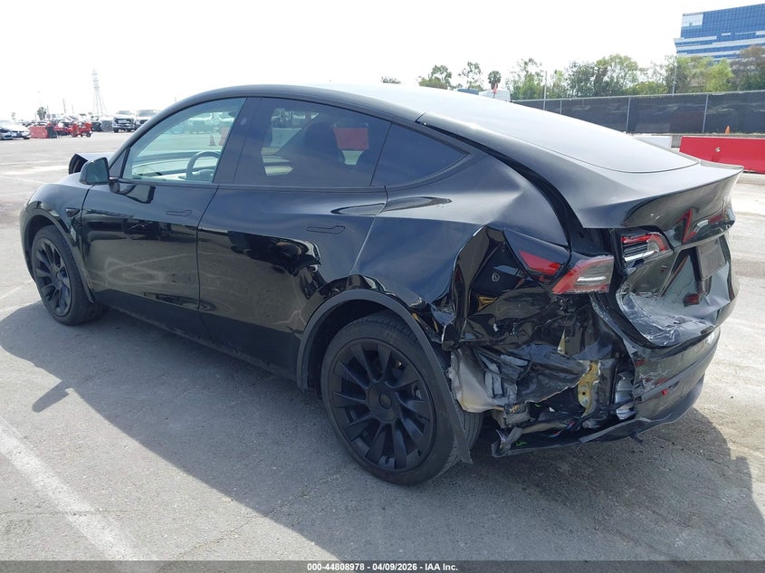 2024 Tesla Model y VIN 7SAYGDED2RF054631 IAAI salvage auction — FRONT END, Salvage Title, sold $7,800 on 2026-07-24 (photo 3)