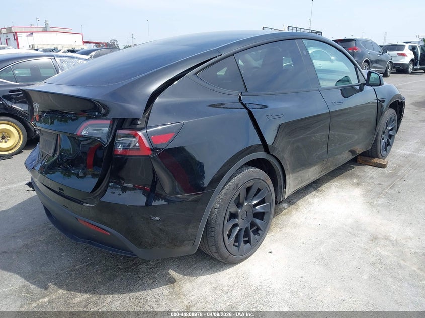 2024 Tesla Model y VIN 7SAYGDED2RF054631 IAAI salvage auction — FRONT END, Salvage Title, sold $7,800 on 2026-07-24 (photo 4)
