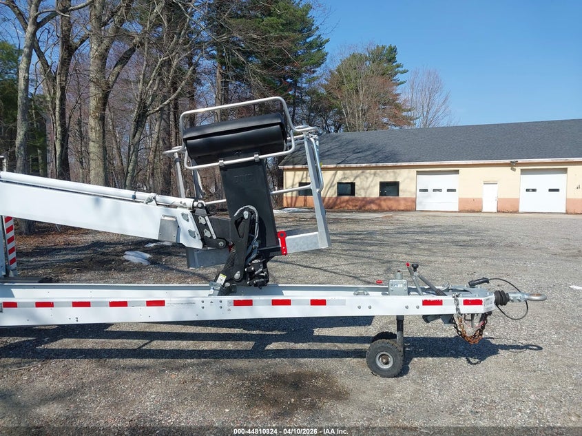 2022  Dino 210xtb ii boom lift VIN YGDC210XTN0003947 IAAI salvage auction — REAR END, Salvage (New Jersey), sold $21,750 on 2026-08-19 (photo 8)