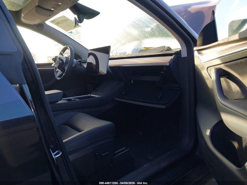 2025 Tesla Model y VIN 7SAYGDED1SF269200 IAAI salvage auction — FRONT END, Salvage Title, sold $6,100 on 2026-07-29 (photo 5)