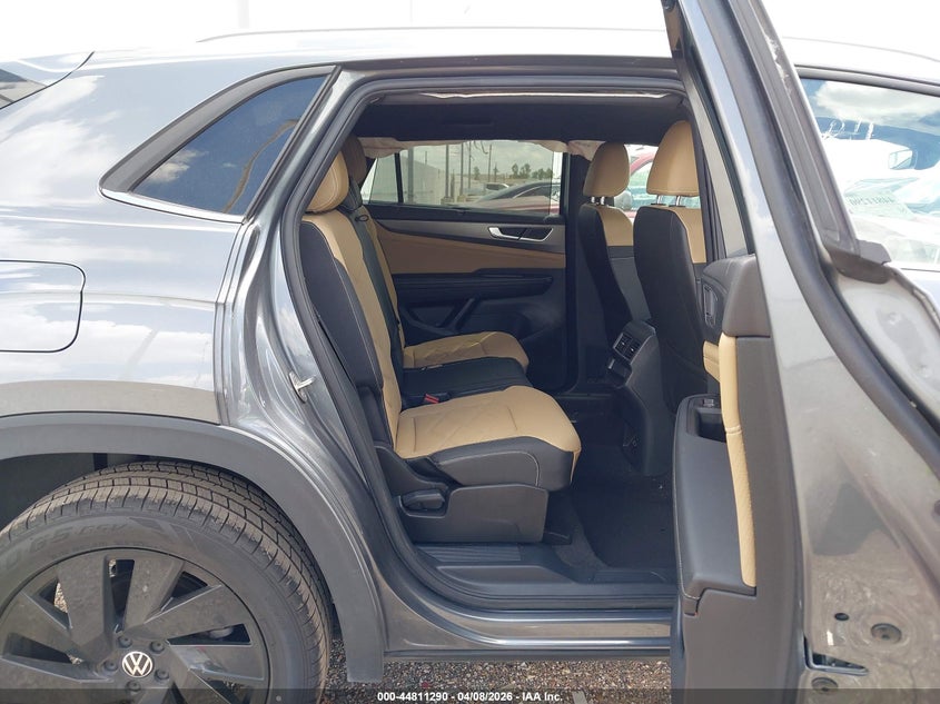 2024 Volkswagen Atlas cross sport VIN 1V2WE2CA2RC213442 IAAI salvage auction — FRONT END, Salvage Title, sold $8,225 on 2026-07-09 (photo 8)