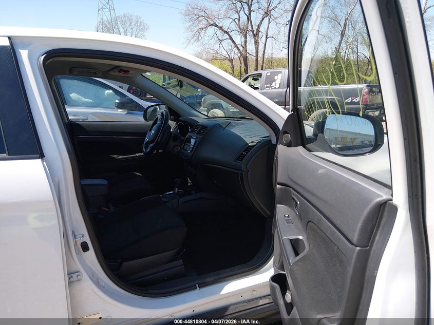 2016 Mitsubishi Outlander VIN JA4AP3AW3GZ055322 IAAI salvage auction — RIGHT FRONT, Salvage Title, sold $2,825 on 2026-07-15 (photo 5)