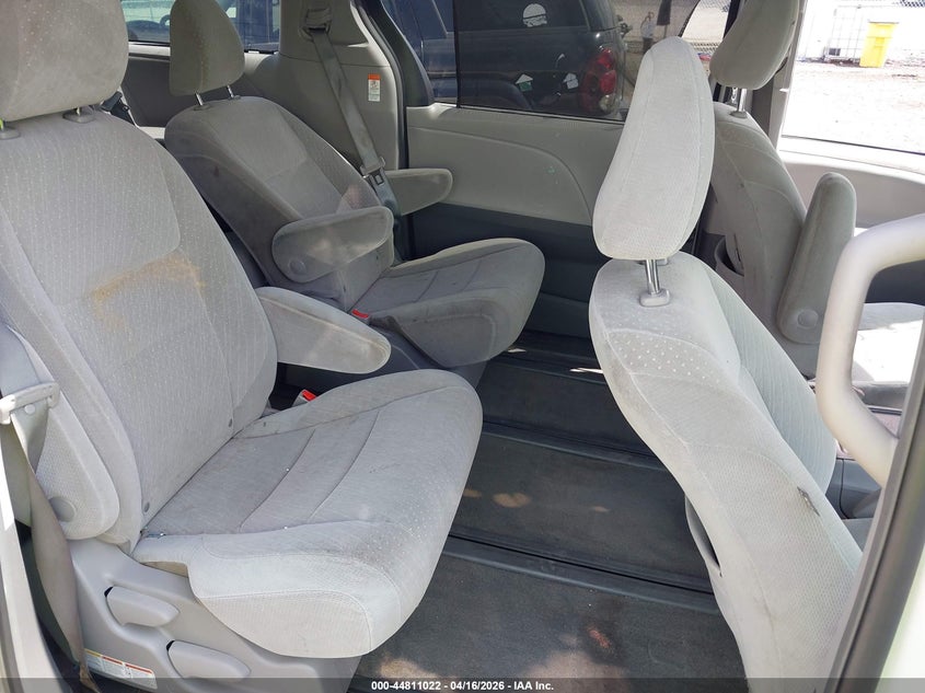2018 Toyota Sienna VIN 5TDJZ3DC8JS194274 IAAI salvage auction — SIDE, Clear (Oklahoma), sold $2,300 on 2026-07-21 (photo 8)
