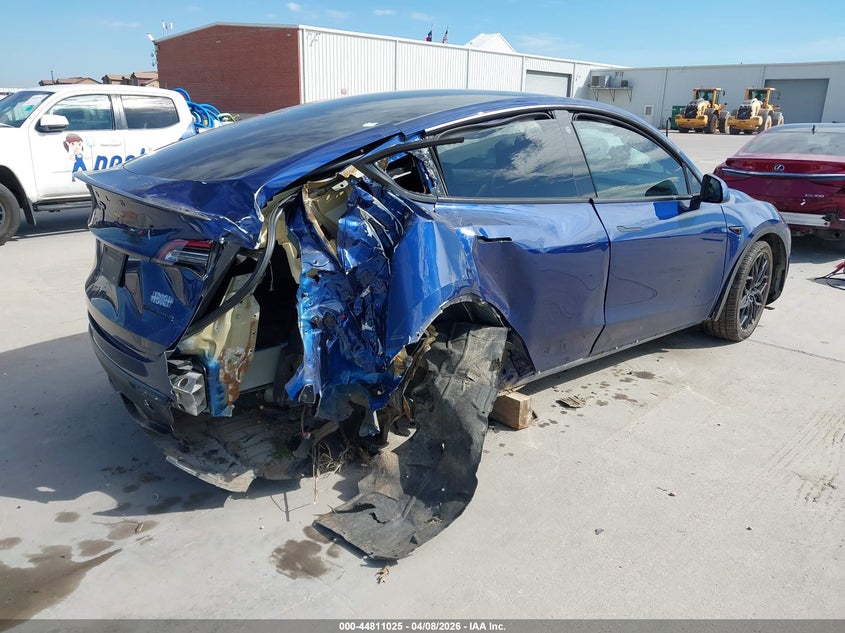 2022 Tesla Model y VIN 7SAYGDEF5NF505711 IAAI salvage auction — ROLLOVER, Original (Texas), sold $4,000 on 2026-07-29 (photo 4)