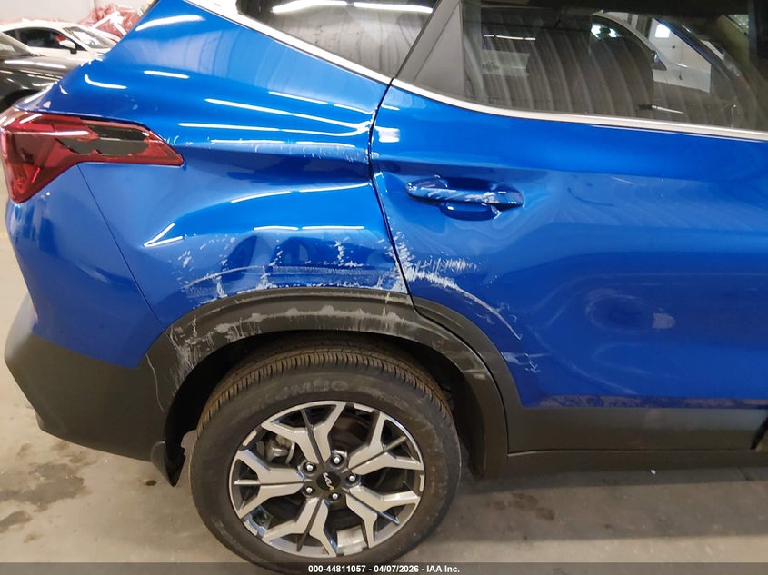 2023 Kia Seltos VIN KNDERCAAXP7466282 IAAI salvage auction — ROLLOVER, Salvage Title, sold $2,300 on 2026-07-23 (photo 6)