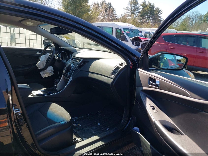 2013 Hyundai Sonata VIN 5NPEC4AC8DH807937 IAAI salvage auction — FRONT END, Salvage (Massachusetts), sold $425 on 2026-07-24 (photo 5)