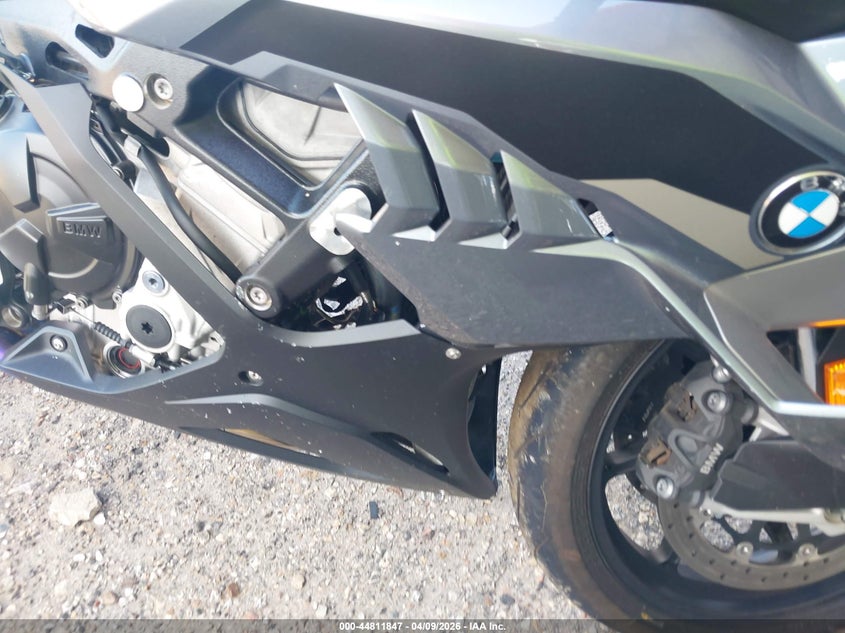 2025 BMW S 1000 VIN WB10P2308S6L16861 IAAI salvage auction — FRONT END, Salvage (Texas), sold $13,250 on 2026-07-07 (photo 8)