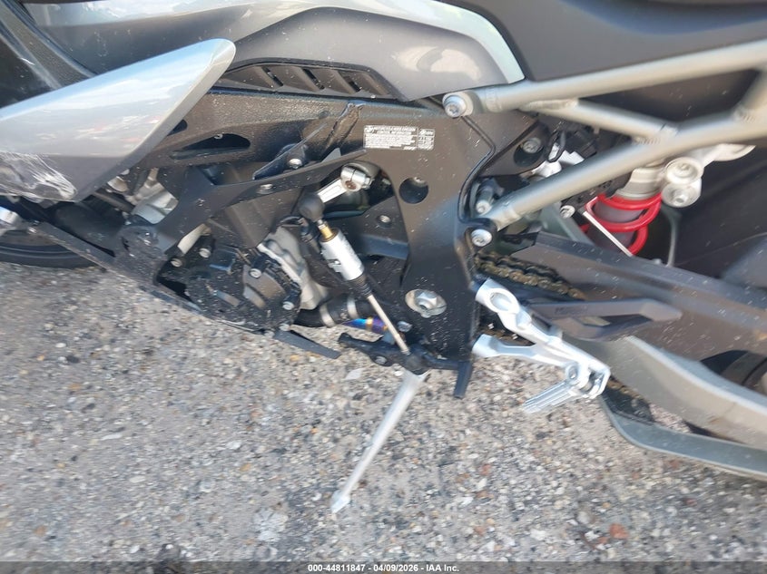 2025 BMW S 1000 VIN WB10P2308S6L16861 IAAI salvage auction — FRONT END, Salvage (Texas), sold $13,250 on 2026-07-07 (photo 9)