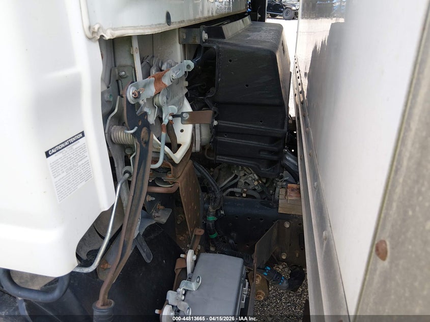 2014 Isuzu VIN JALC4W160E7001072 IAAI salvage auction — FRONT END, Wait Title, sold $25 on 2026-07-29 (photo 9)