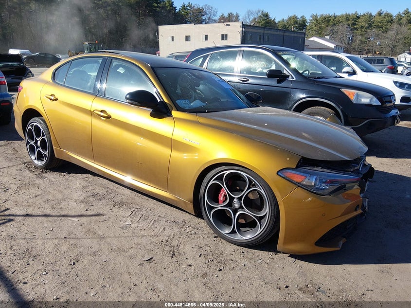 2023 Alfa romeo Giulia VIN ZARFANBN1P7669060 IAAI salvage auction — LEFT FRONT, Salvage Title, sold $4,050 on 2026-07-17 (photo 1)