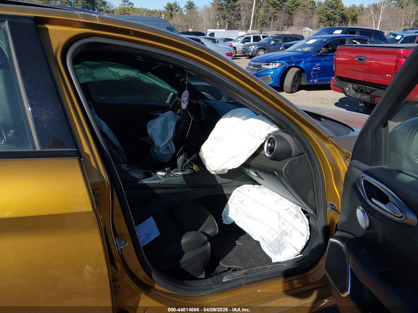 2023 Alfa romeo Giulia VIN ZARFANBN1P7669060 IAAI salvage auction — LEFT FRONT, Salvage Title, sold $4,050 on 2026-07-17 (photo 5)
