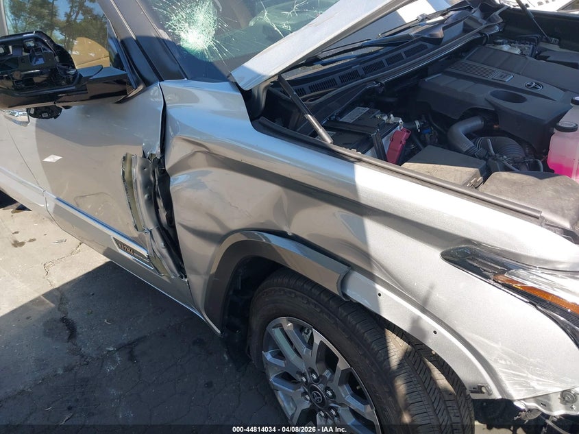 2025 Toyota Tundra VIN 5TFMA5DB8SX308891 IAAI salvage auction — SIDE, Salvage Title, sold $17,100 on 2026-07-22 (photo 6)