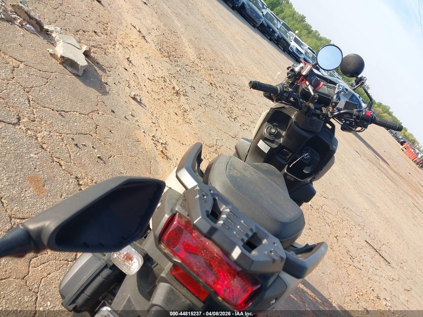 2025 Yamaha VIN RKRSEH9Y8SA007897 IAAI salvage auction — FRONT END, Salvage Title, sold $225 on 2026-07-21 (photo 3)