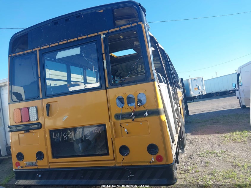 2021 Thomas Chassis VIN 4UZABRFB0MCMF0495 IAAI salvage auction — REAR END, Scrap (Michigan), sold $875 on 2026-07-09 (photo 4)