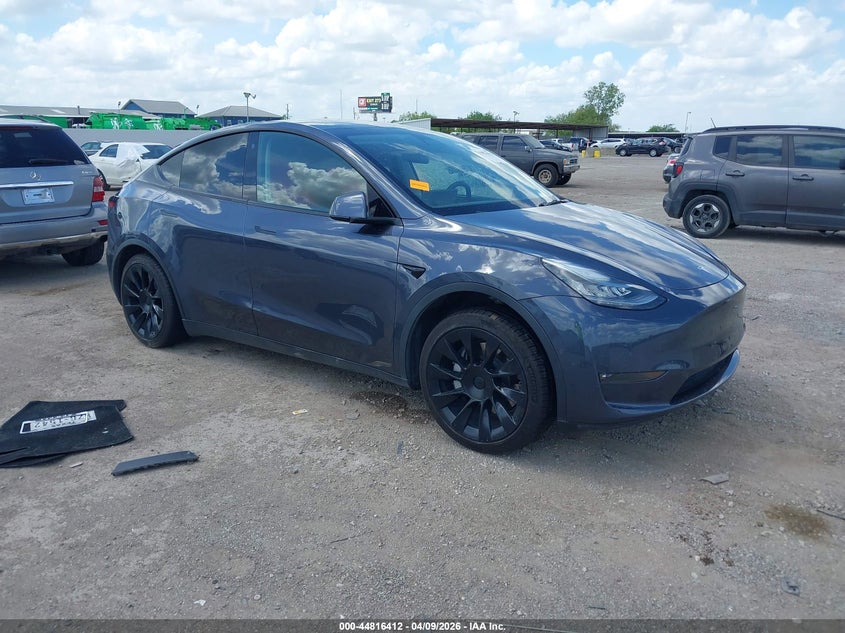 2021 Tesla Model y VIN 5YJYGDED8MF105331 IAAI salvage auction — LEFT SIDE, Salvage Title, sold $2,350 on 2026-07-09 (photo 1)