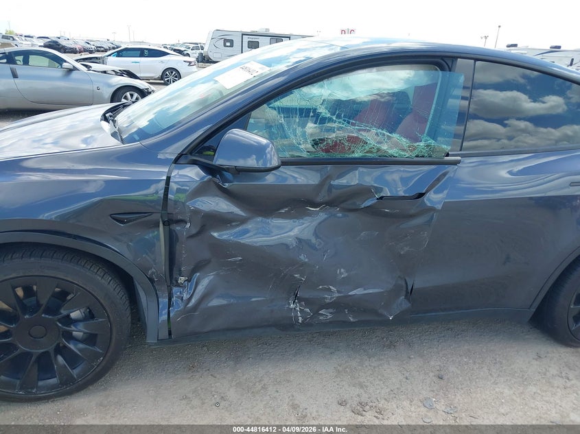 2021 Tesla Model y VIN 5YJYGDED8MF105331 IAAI salvage auction — LEFT SIDE, Salvage Title, sold $2,350 on 2026-07-09 (photo 6)