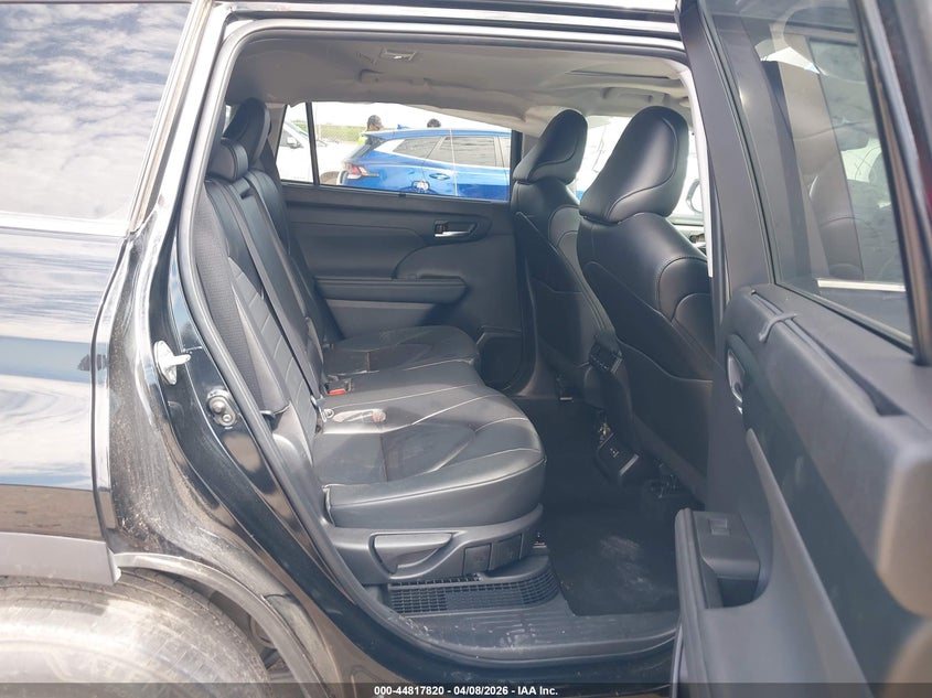 2023 Toyota Highlander VIN 5TDKARAHXPS520633 IAAI salvage auction — RIGHT SIDE, Original (Texas), sold $12,850 on 2026-07-21 (photo 8)
