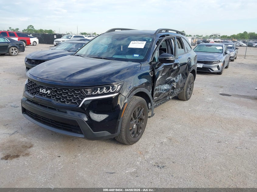 2022 Kia Sorento VIN 5XYRLDLC7NG097033 IAAI salvage auction — LEFT SIDE, Salvage Title, sold $7,050 on 2026-07-07 (photo 2)