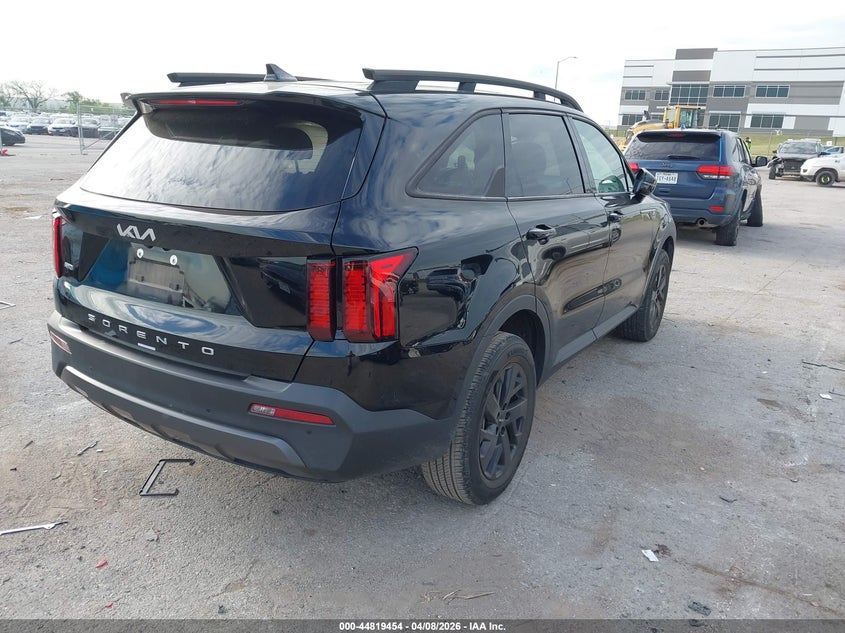 2022 Kia Sorento VIN 5XYRLDLC7NG097033 IAAI salvage auction — LEFT SIDE, Salvage Title, sold $7,050 on 2026-07-07 (photo 4)