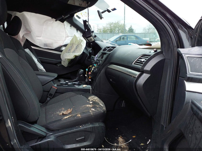 2019 Ford Explorer VIN 1FM5K8D83KGA15418 IAAI salvage auction — LEFT SIDE, Salvage (Illinois), sold $950 on 2026-08-03 (photo 5)