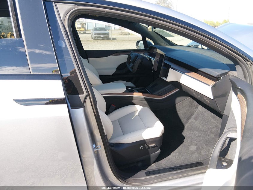 2025 Tesla Model x VIN 7SAXCDE56SF463608 IAAI salvage auction — FRONT END, Salvage (Oregon), sold $18,250 on 2026-07-13 (photo 5)