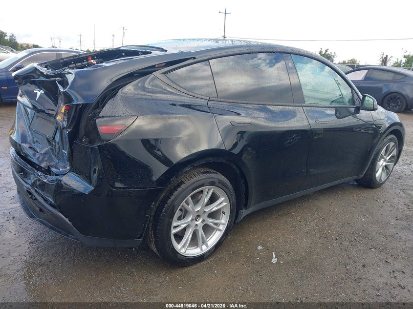2022 Tesla Model y VIN 7SAYGDEE0NF449166 IAAI salvage auction — REAR END, Salvage (Arizona), sold $8,600 on 2026-07-30 (photo 4)