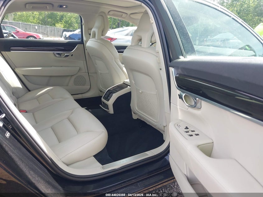 2018 Volvo S90 VIN LVY992MK0JP027494 IAAI salvage auction — FRONT END, Salvage Title, sold $7,500 on 2026-07-08 (photo 8)