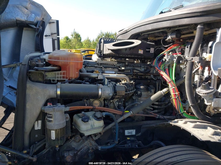 2018 Freightliner New cascadia 126 VIN 3AKJHHDR8JSJM7362 IAAI salvage auction — SIDE, Salvage (Idaho), sold $10,000 on 2026-09-16 (photo 9)