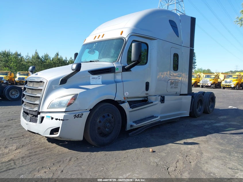 2018 Freightliner New cascadia 126 VIN 3AKJHHDR8JSJM7362 IAAI salvage auction — SIDE, Salvage (Idaho), sold $10,000 on 2026-09-16 (photo 2)
