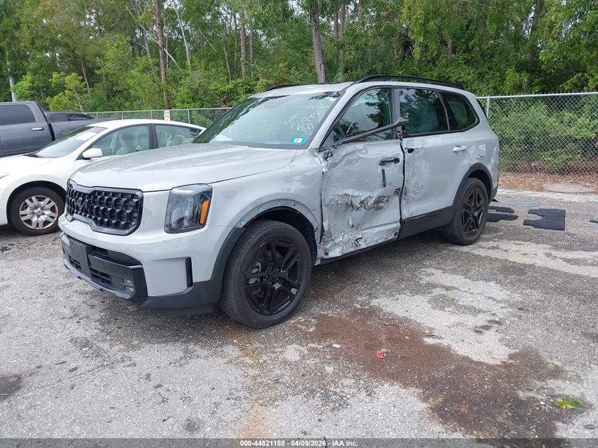 2025 Kia Telluride VIN 5XYP5DGC0SG602949 IAAI salvage auction — LEFT SIDE, Salvage (New Hampshire), sold $17,300 on 2026-07-27 (photo 2)