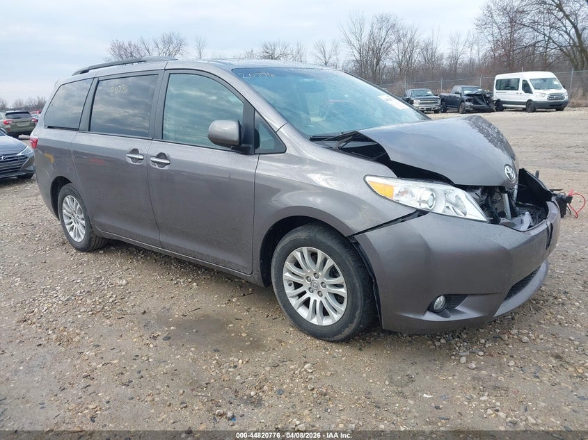 2017 Toyota Sienna VIN 5TDYZ3DC6HS804908 IAAI salvage auction — FRONT END, Salvage Title, sold $3,950 on 2026-07-30 (photo 1)