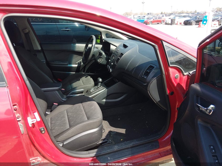 2016 Kia Forte VIN KNAFK4A65G5554241 IAAI salvage auction — REAR END, Salvage (Illinois), sold $25 on 2026-07-28 (photo 5)