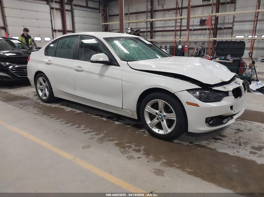 2013 BMW 3er VIN WBA3B3C52DJ976911 IAAI salvage auction — FRONT END, Salvage Title, sold $650 on 2026-07-27 (photo 1)