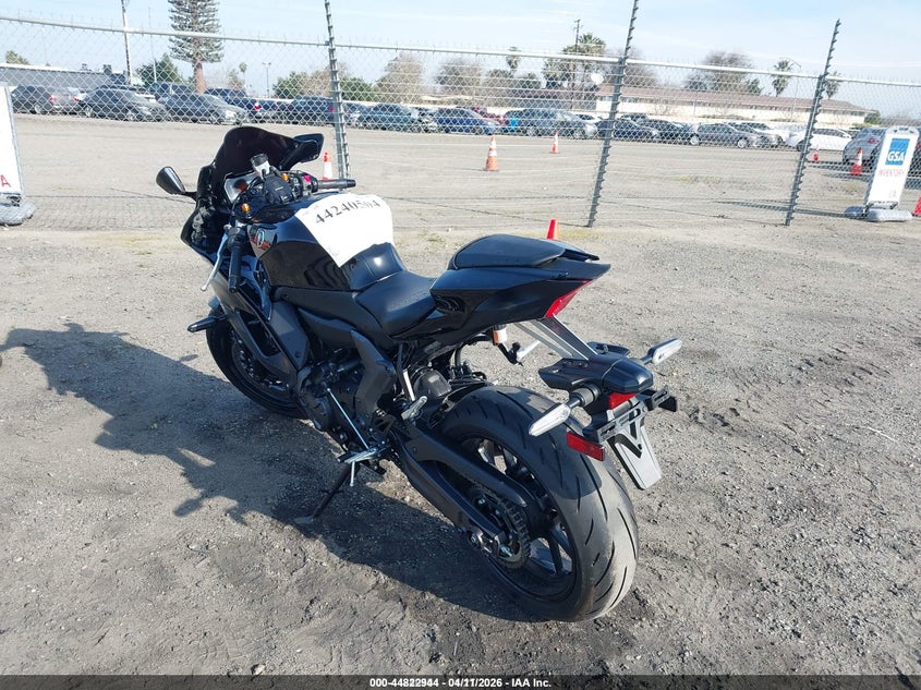 2025 Yamaha Yzf VIN JYARM38Y4SA004004 IAAI salvage auction — THEFT, Salvage (California), sold $3,150 on 2026-07-28 (photo 3)