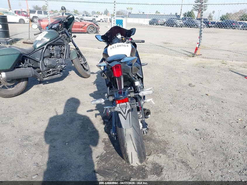 2025 Yamaha Yzf VIN JYARM38Y4SA004004 IAAI salvage auction — THEFT, Salvage (California), sold $3,150 on 2026-07-28 (photo 6)