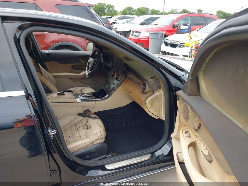 2021 Mercedes-benz C-klasse VIN W1KWF8DB3MR644814 IAAI salvage auction — EXTERIOR BURN, Salvage (Texas), sold $525 on 2026-07-28 (photo 5)