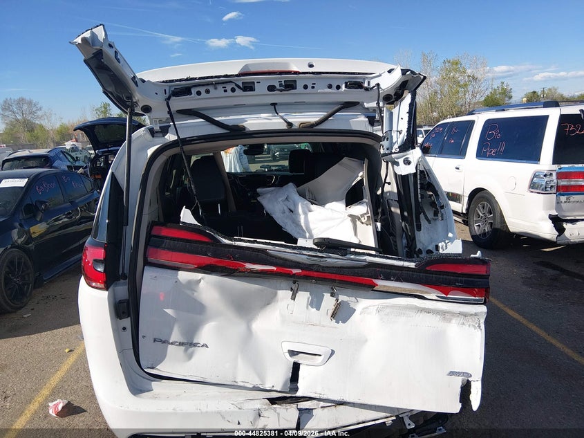 2022 Chrysler Pacifica VIN 2C4RC3BG8NR232157 IAAI salvage auction — REAR END, Salvage (Colorado), sold $8,000 on 2026-07-28 (photo 6)